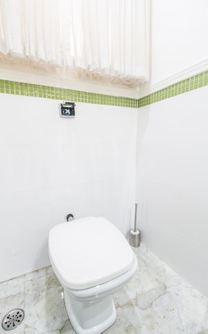 Casa de condomínio à venda com 600m², 4 quartos e 9 vagas Casa de condomínio à venda com 600m², 4 quartos e 9 vagasLavabo