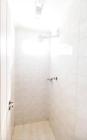 Casa de condomínio à venda com 600m², 4 quartos e 9 vagas Casa de condomínio à venda com 600m², 4 quartos e 9 vagasBanheiro