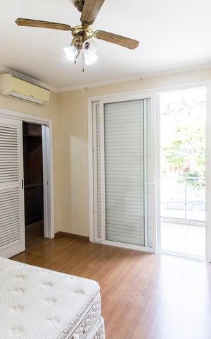 Casa de condomínio à venda com 600m², 4 quartos e 9 vagas Casa de condomínio à venda com 600m², 4 quartos e 9 vagasQuarto 4