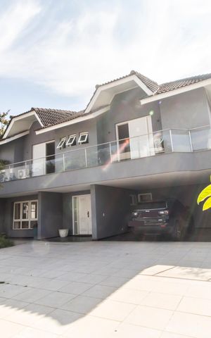 Casa de condomínio à venda com 600m², 4 quartos e 9 vagas Casa de condomínio à venda com 600m², 4 quartos e 9 vagasGaragem