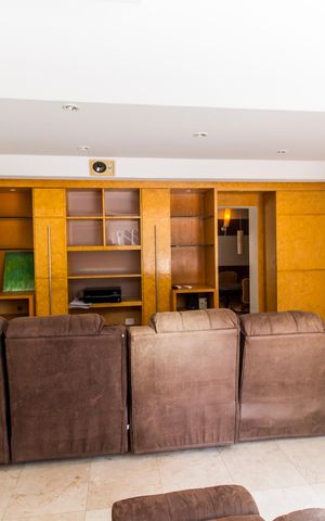 Casa de condomínio à venda com 600m², 4 quartos e 9 vagas Casa de condomínio à venda com 600m², 4 quartos e 9 vagasSala