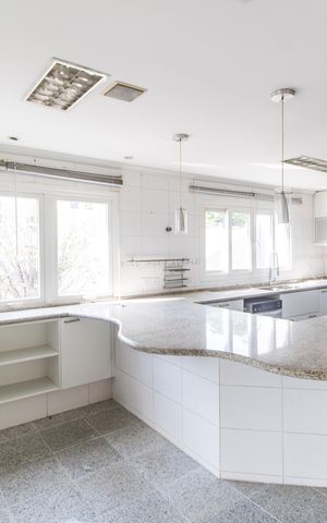 Casa de condomínio à venda com 600m², 4 quartos e 9 vagas Casa de condomínio à venda com 600m², 4 quartos e 9 vagasCozinha