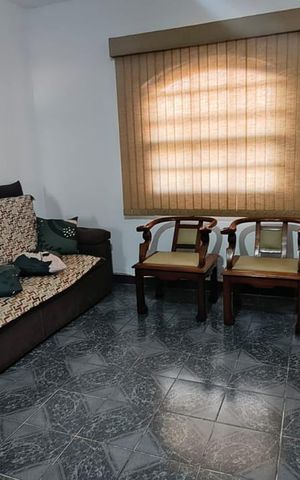 Casa à venda com 200m², 4 quartos e 1 vaga Casa à venda com 200m², 4 quartos e 1 vagaSala