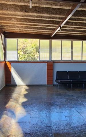 Casa à venda com 200m², 4 quartos e 1 vaga Casa à venda com 200m², 4 quartos e 1 vagaVaranda