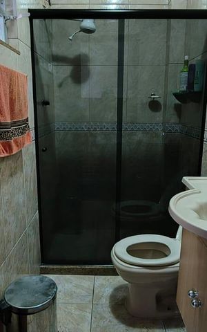 Casa à venda com 200m², 4 quartos e 1 vaga Casa à venda com 200m², 4 quartos e 1 vagaBanheiro