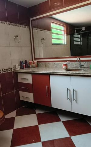 Casa à venda com 200m², 4 quartos e 1 vaga Casa à venda com 200m², 4 quartos e 1 vagaBanheiro