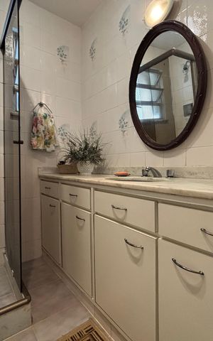 Apartamento à venda com 128m², 2 quartos e 1 vaga Apartamento à venda com 128m², 2 quartos e 1 vagaBanheiro social