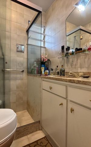 Apartamento à venda com 128m², 2 quartos e 1 vaga Apartamento à venda com 128m², 2 quartos e 1 vagaSuíte - banheiro