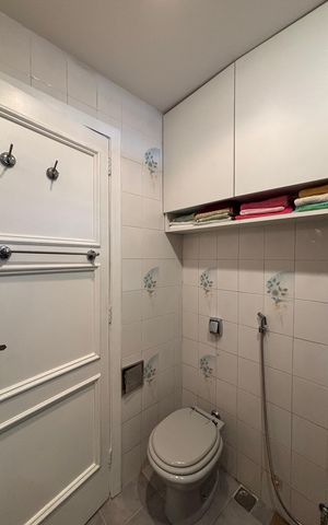 Apartamento à venda com 128m², 2 quartos e 1 vaga Apartamento à venda com 128m², 2 quartos e 1 vagaBanheiro social
