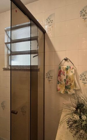 Apartamento à venda com 128m², 2 quartos e 1 vaga Apartamento à venda com 128m², 2 quartos e 1 vagaBanheiro social