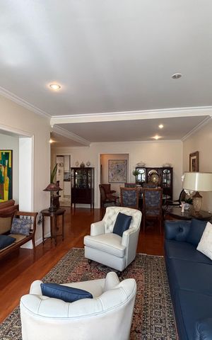 Apartamento à venda com 128m², 2 quartos e 1 vaga Apartamento à venda com 128m², 2 quartos e 1 vagaSala