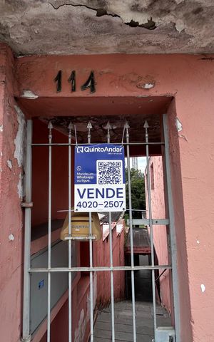 Casa à venda com 162m², 1 quarto e 4 vagas Casa à venda com 162m², 1 quarto e 4 vagasPlaca
