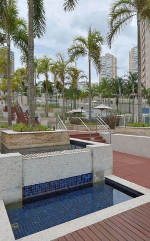 Apartamento à venda com 126m², 3 quartos e 3 vagas Apartamento à venda com 126m², 3 quartos e 3 vagasÁrea comum - Piscinas