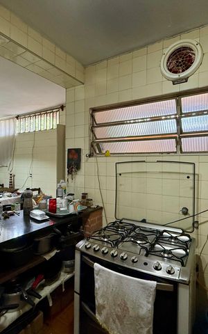 Casa à venda com 170m², 4 quartos e 2 vagas Casa à venda com 170m², 4 quartos e 2 vagasCozinha
