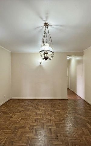 Casa à venda com 170m², 4 quartos e 2 vagas Casa à venda com 170m², 4 quartos e 2 vagasSala