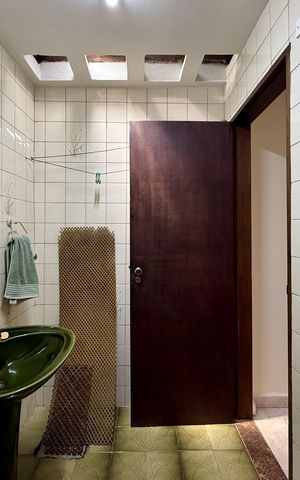Casa à venda com 170m², 4 quartos e 2 vagas Casa à venda com 170m², 4 quartos e 2 vagasBanheiro Suíte