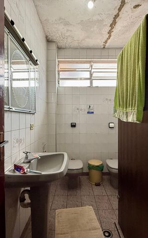 Casa à venda com 170m², 4 quartos e 2 vagas Casa à venda com 170m², 4 quartos e 2 vagasBanheiro Social