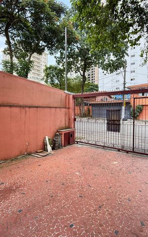 Casa à venda com 170m², 4 quartos e 2 vagas Casa à venda com 170m², 4 quartos e 2 vagasGaragem