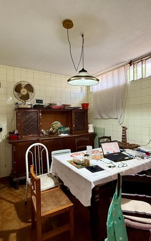 Casa à venda com 170m², 4 quartos e 2 vagas Casa à venda com 170m², 4 quartos e 2 vagasCozinha