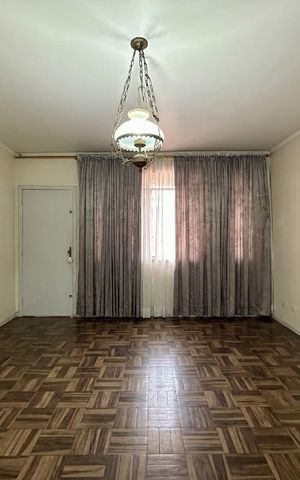 Casa à venda com 170m², 4 quartos e 2 vagas Casa à venda com 170m², 4 quartos e 2 vagasSala