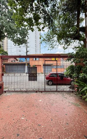 Casa à venda com 170m², 4 quartos e 2 vagas Casa à venda com 170m², 4 quartos e 2 vagasGaragem