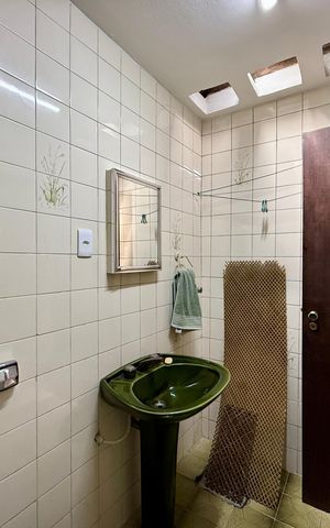 Casa à venda com 170m², 4 quartos e 2 vagas Casa à venda com 170m², 4 quartos e 2 vagasBanheiro Suíte