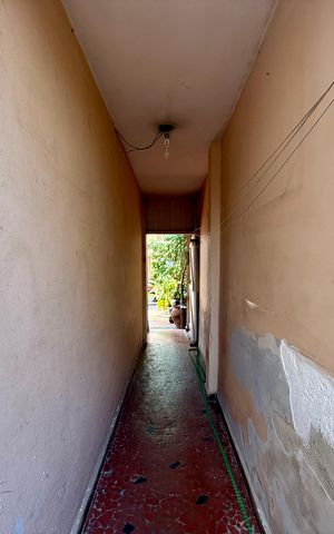 Casa à venda com 170m², 4 quartos e 2 vagas Casa à venda com 170m², 4 quartos e 2 vagasQuintal Lateral