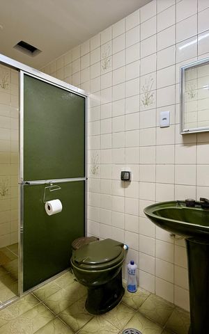 Casa à venda com 170m², 4 quartos e 2 vagas Casa à venda com 170m², 4 quartos e 2 vagasBanheiro Suíte
