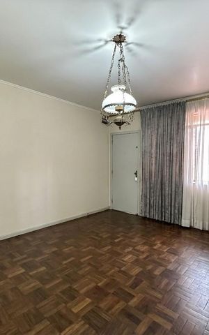 Casa à venda com 170m², 4 quartos e 2 vagas Casa à venda com 170m², 4 quartos e 2 vagasSala