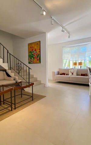 Casa para alugar com 600m², 3 quartos e 4 vagas Casa para alugar com 600m², 3 quartos e 4 vagasSala