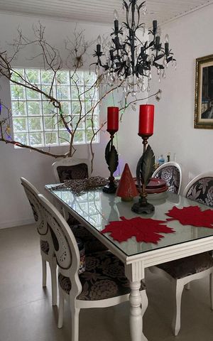 Casa para alugar com 600m², 3 quartos e 4 vagas Casa para alugar com 600m², 3 quartos e 4 vagasSala de jantar