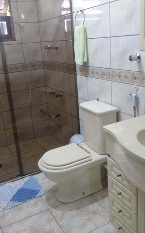 Casa à venda com 190m², 3 quartos e 3 vagas Casa à venda com 190m², 3 quartos e 3 vagasBanheiro