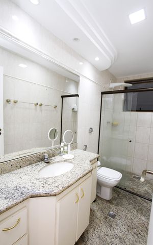 Apartamento à venda com 107m², 3 quartos e 2 vagasBanheiro da Suíte
