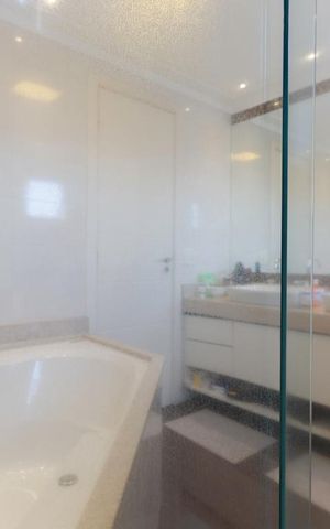 Apartamento à venda com 250m², 4 quartos e 4 vagasBanheiro da suíte 1