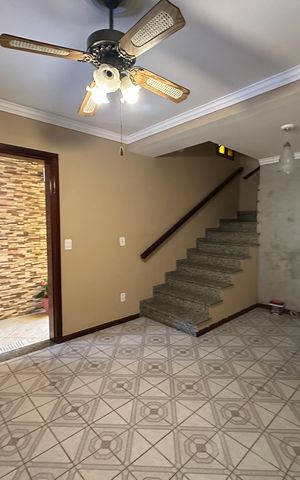 Casa à venda com 155m², 2 quartos e 2 vagasSala