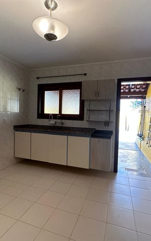 Casa à venda com 155m², 2 quartos e 2 vagasCozinha