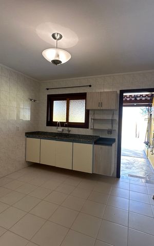Casa à venda com 155m², 2 quartos e 2 vagasCozinha