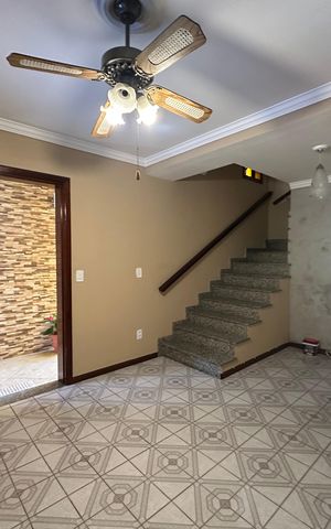 Casa à venda com 155m², 2 quartos e 2 vagasSala