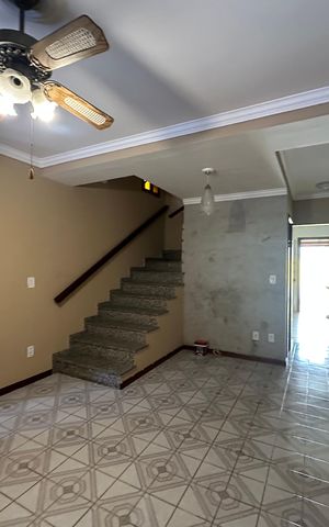 Casa à venda com 155m², 2 quartos e 2 vagasSala