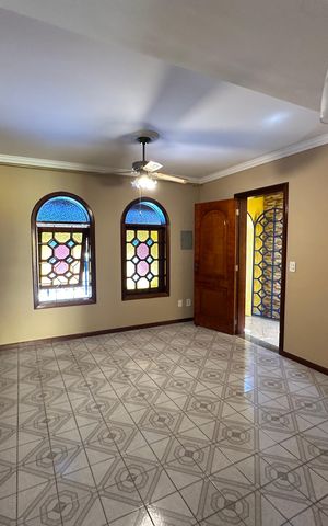Casa à venda com 155m², 2 quartos e 2 vagasSala
