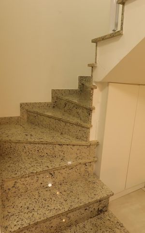 Apartamento à venda com 86m², 2 quartos e 1 vagaEscada
