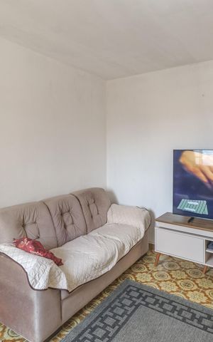 Casa à venda com 169m², 4 quartos e 2 vagas Casa à venda com 169m², 4 quartos e 2 vagasSala