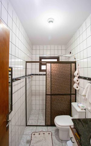 Casa à venda com 200m², 3 quartos e 2 vagasBanheiro