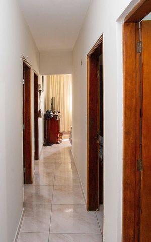 Casa à venda com 200m², 3 quartos e 2 vagasCorredor
