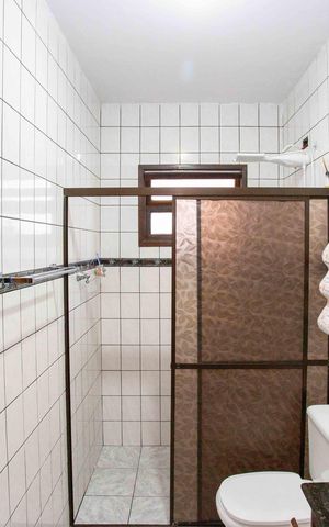 Casa à venda com 200m², 3 quartos e 2 vagasBanheiro