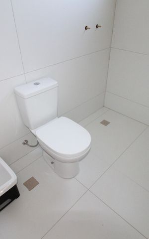 Casa de condomínio para alugar com 265m², 3 quartos e 4 vagasBanheiro da Suíte 1