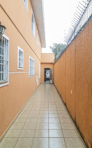 Casa à venda com 142m², 3 quartos e 2 vagas Casa à venda com 142m², 3 quartos e 2 vagasCorredor Lateral