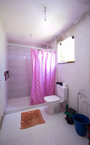 Casa de condomínio à venda com 150m², 3 quartos e 1 vaga Casa de condomínio à venda com 150m², 3 quartos e 1 vagaBanheiro das Suítes 2 e 3