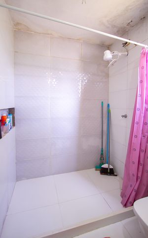 Casa de condomínio à venda com 150m², 3 quartos e 1 vaga Casa de condomínio à venda com 150m², 3 quartos e 1 vagaBanheiro das Suítes 2 e 3
