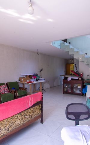 Casa de condomínio à venda com 150m², 3 quartos e 1 vaga Casa de condomínio à venda com 150m², 3 quartos e 1 vagaSala